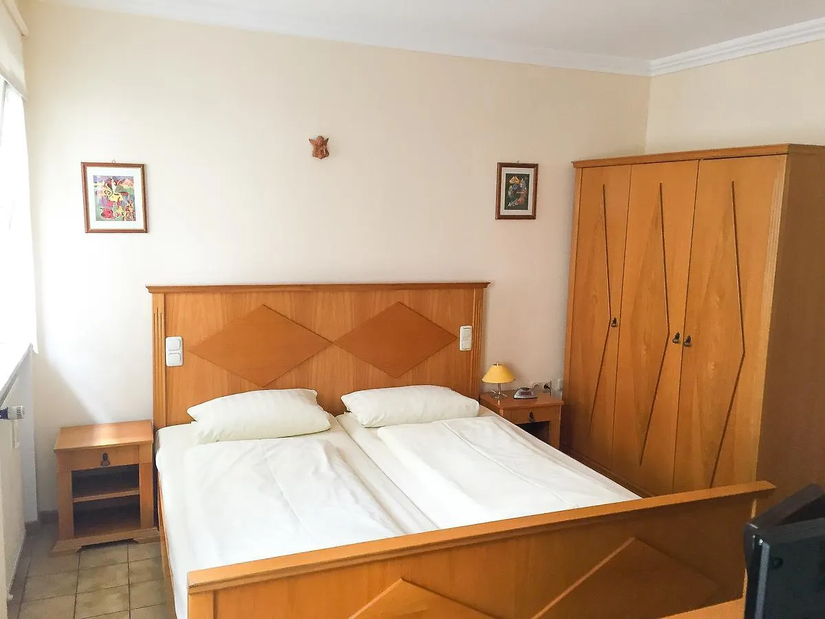 Pension Mona Lisa Munich 2*,
